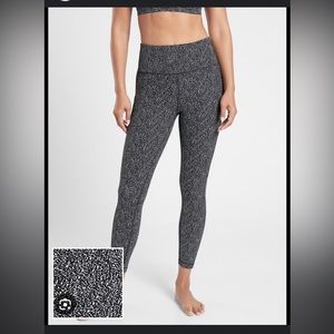Athleta ultimate stash textured 7-8 tight leggings black and white